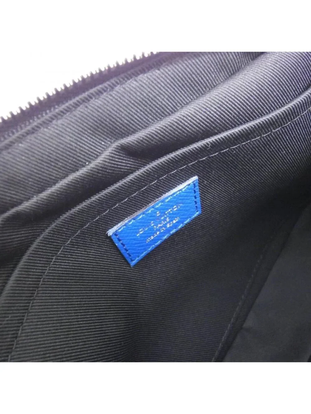 Louis Vuitton Taiga Llama Alpha Messenger Shoulder